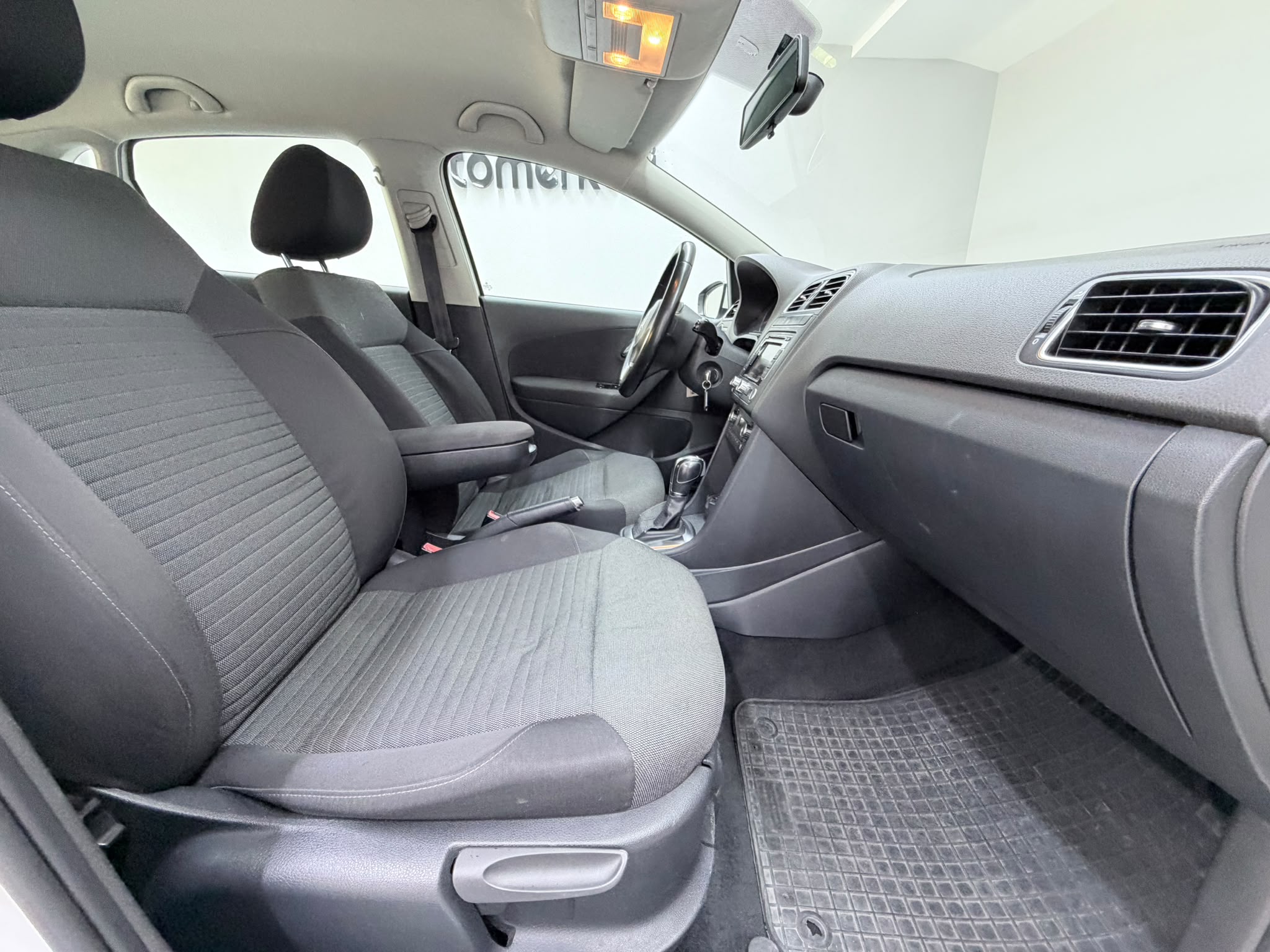 VOLKSWAGEN POLO 8